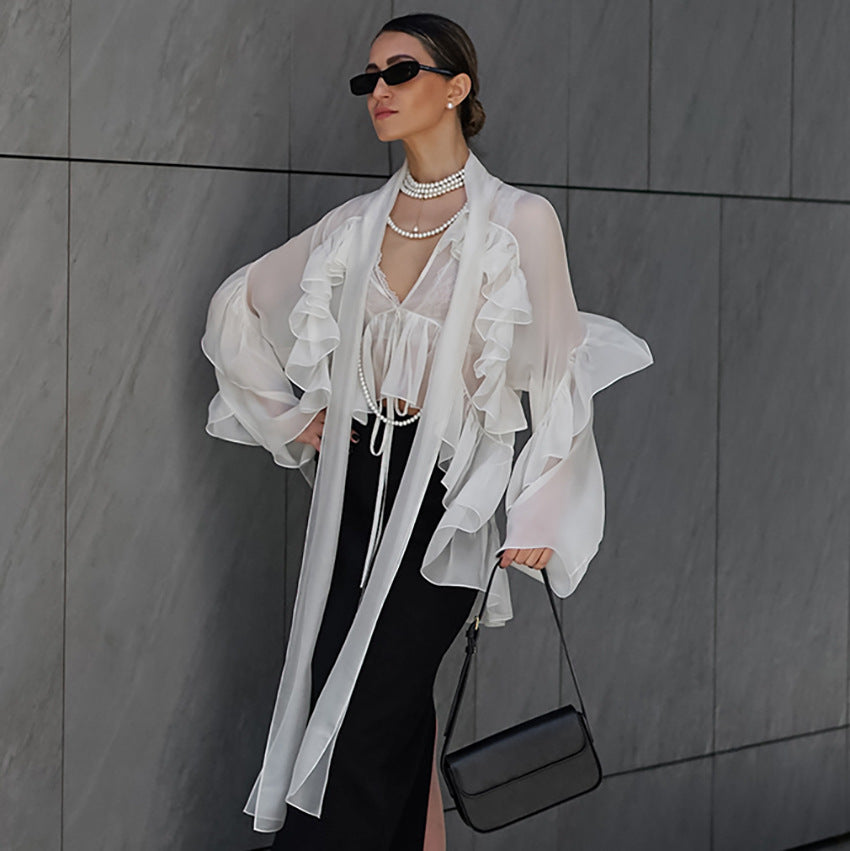 Dame elegant og gennemsigtig kimono lavet af flydende chiffon med flæser Stilla