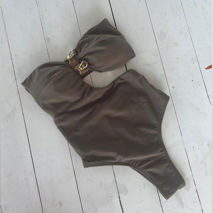 Dame badedragt med asymmetrisk cut-out og stilfuld ringdetalje Stilla