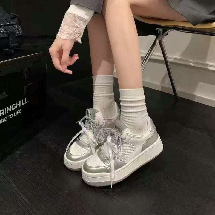 Dame sneakers i det urbane minimalistiske design med åndbare mesh-indsatser og skridsikker sål Stilla