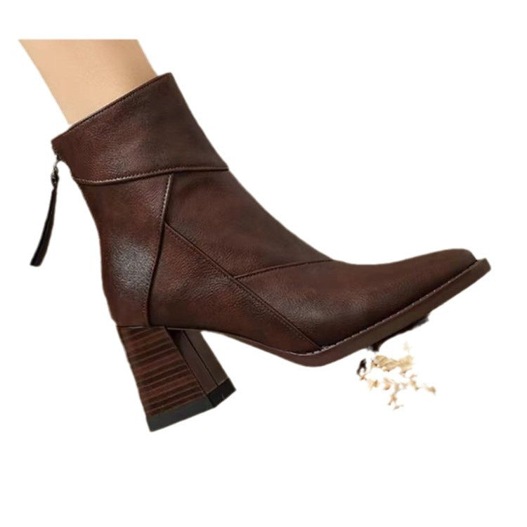 Femme Chunky Heel Ankle Booties med tidløst design Stilla