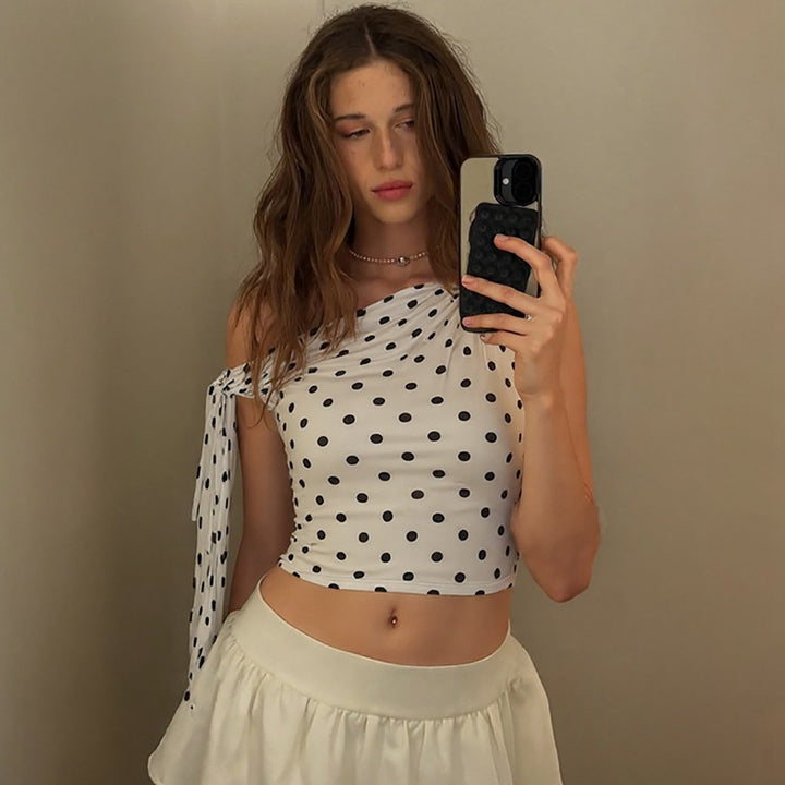 Dame Off-Shoulder Top med legende prikmønster og elegante flæsedetaljer Stilla