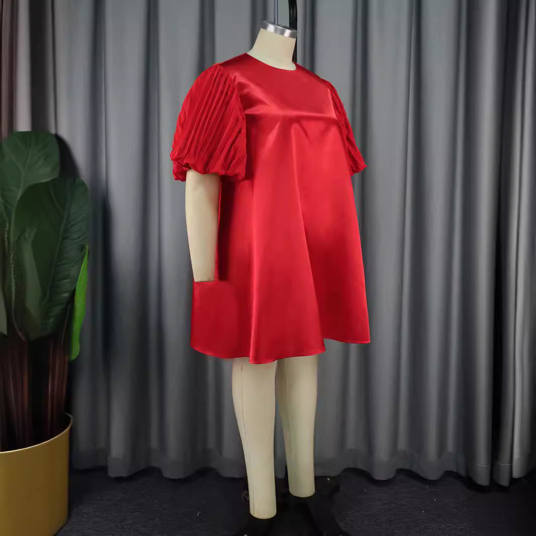 Dame eksklusiv satin kjole med elegant flæsekant Skovae