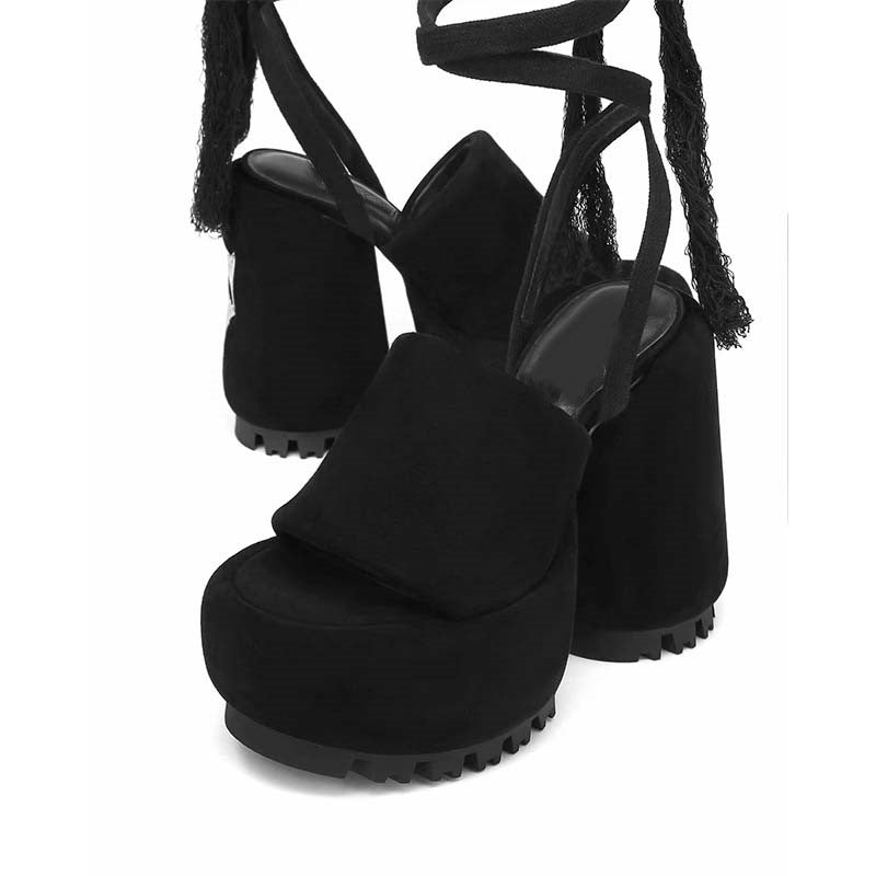 Femme Chunky platform hæle med dekorativ ankelrem Stilla