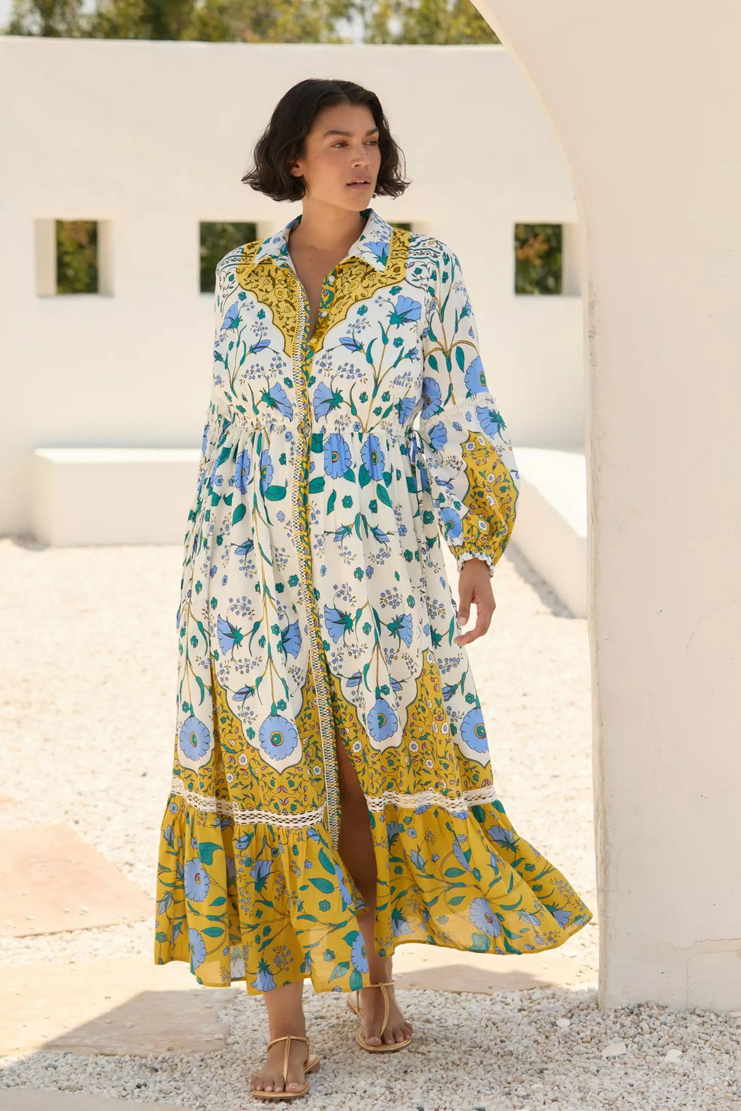 Dame Lang, transparent Kimono med florale motiver og knapdetaljer Stilla