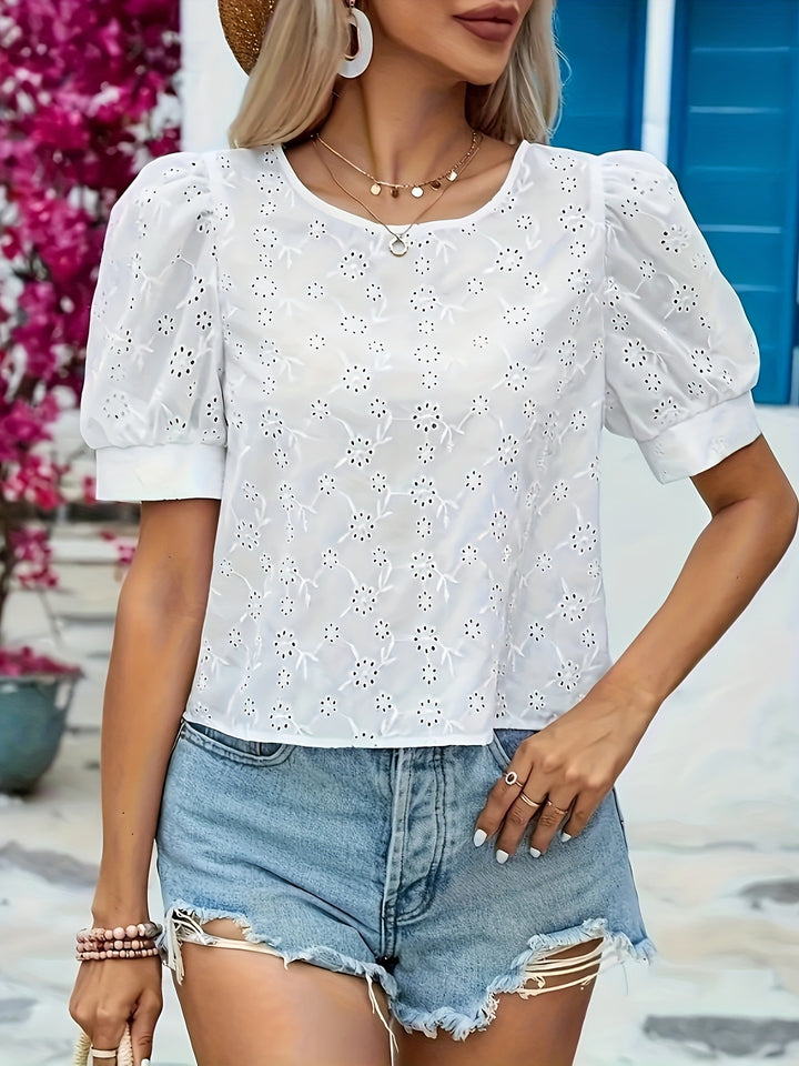 Damebluse med blomster hulmønster og puffærmer Stilla