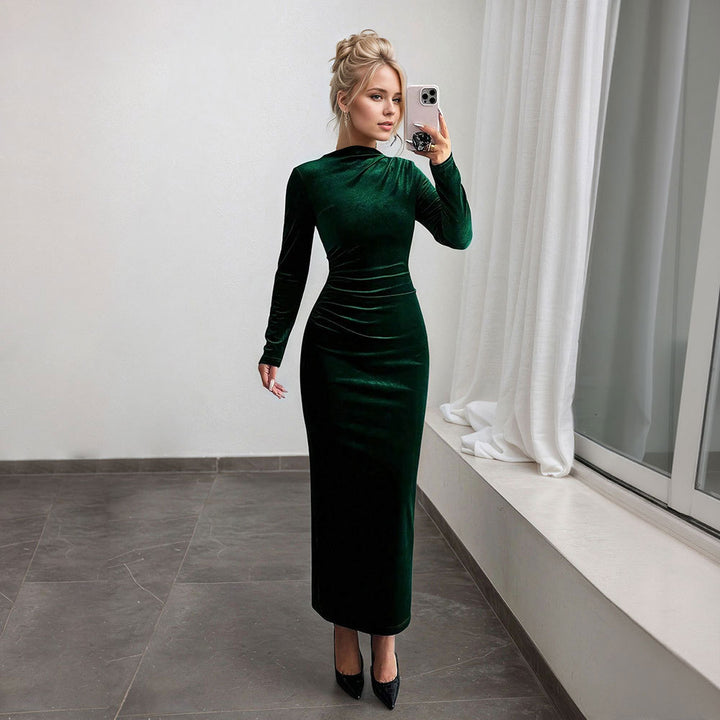 Kvindernes elegante maxikjole med lange ærmer og draperet design Stilla