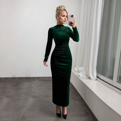 Kvindernes elegante maxikjole med lange ærmer og draperet design Stilla