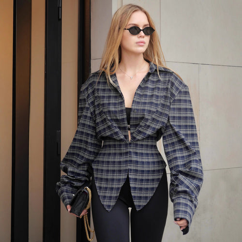 Kvinders oversized skjorte bluse med asymmetrisk kant og oversized ærmer Stilla