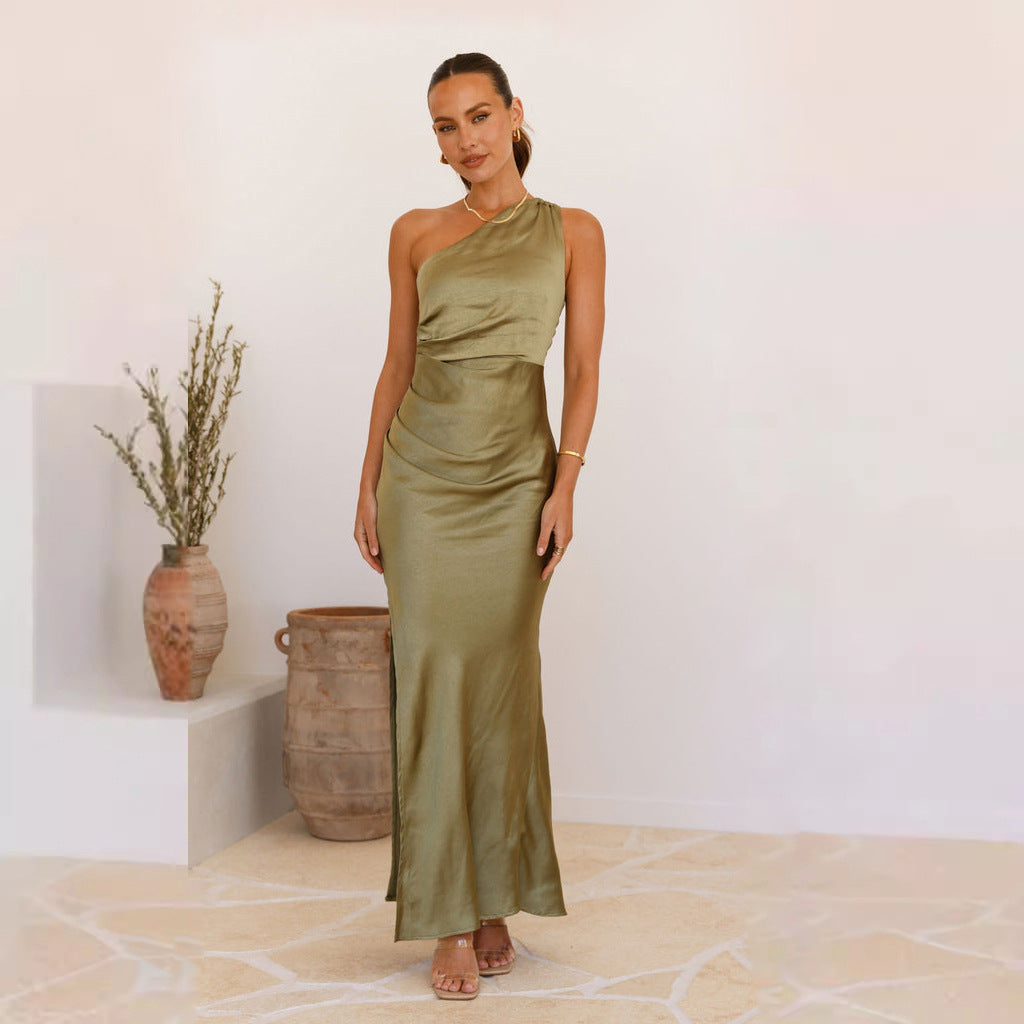 Kvindelige elegante indpakkede kjoler med asymmetrisk snit og flydende satin fald