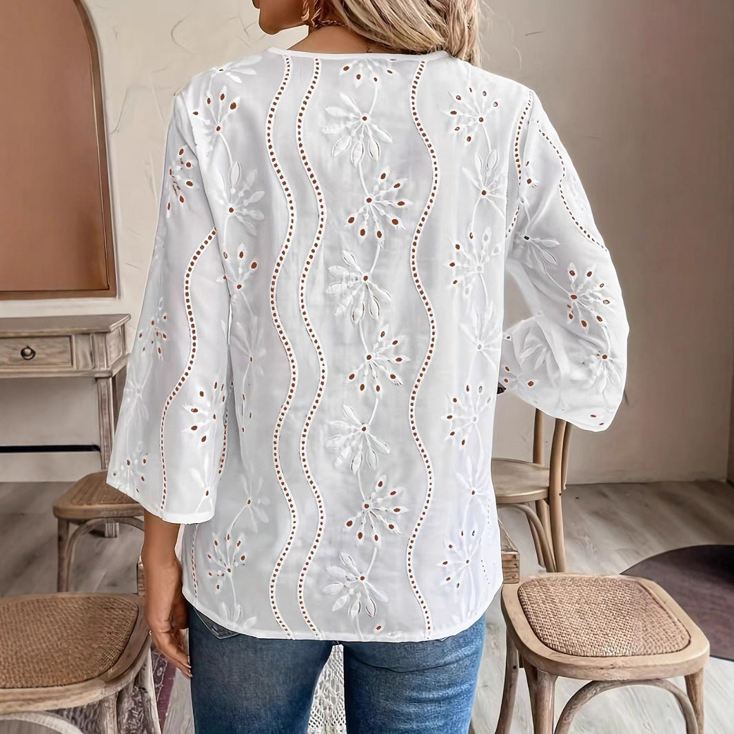 Damebluse med broderet design og luftig pasform Stilla