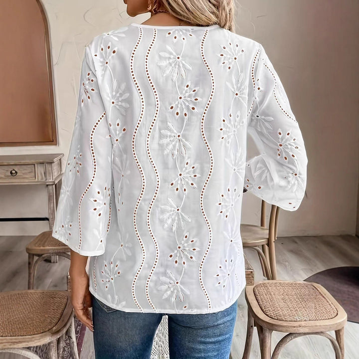 Damebluse med broderet design og luftig pasform Stilla