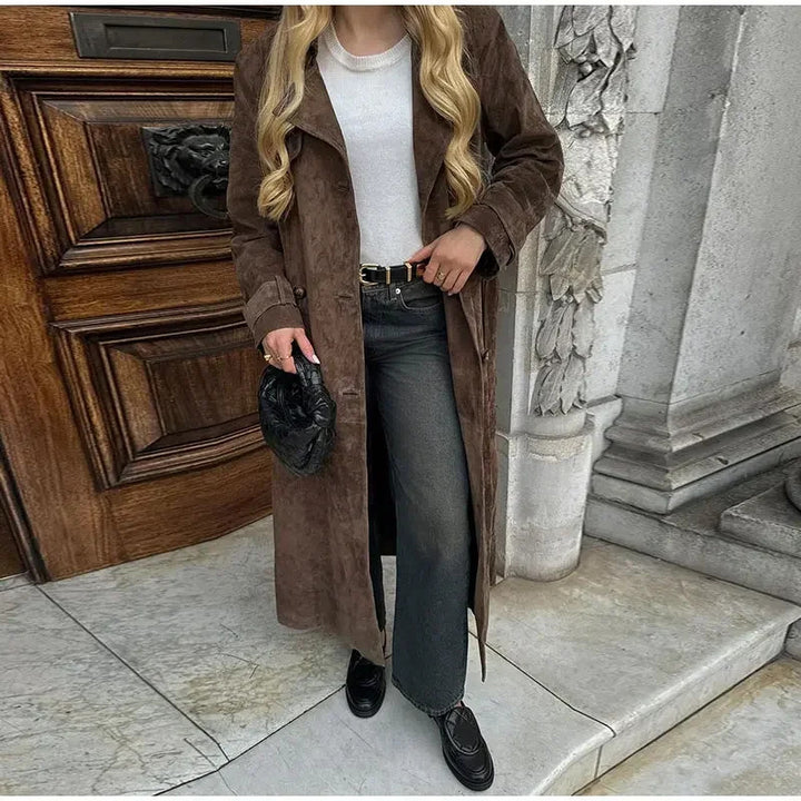 Kvinders elegante og tidløse ruskinds trench coat Stilla