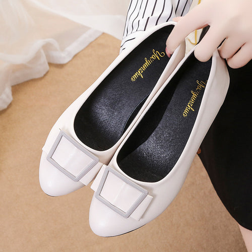 Dame elegante pumps med moderigtigt bånd-detail og behagelig blokhælhæl Stilla