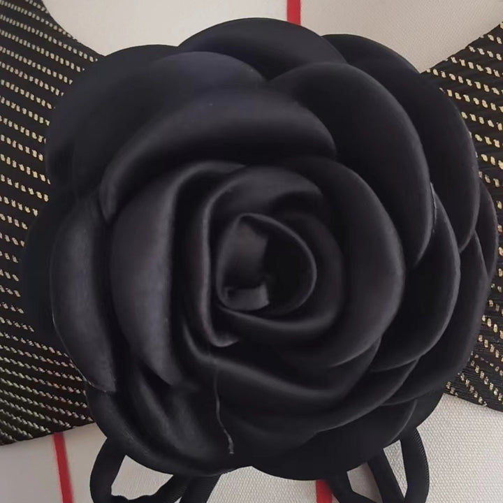 Dame bikini sæt med blomsterapplikation og sporty snit Skovae