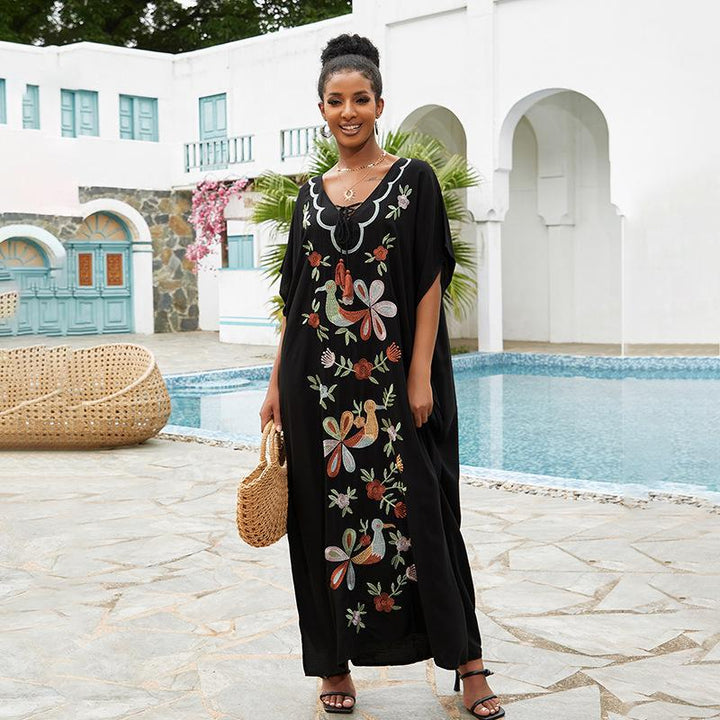 Dame Maxi-Kaftan med blomsterbroderimønster og luftige ærmer Stilla