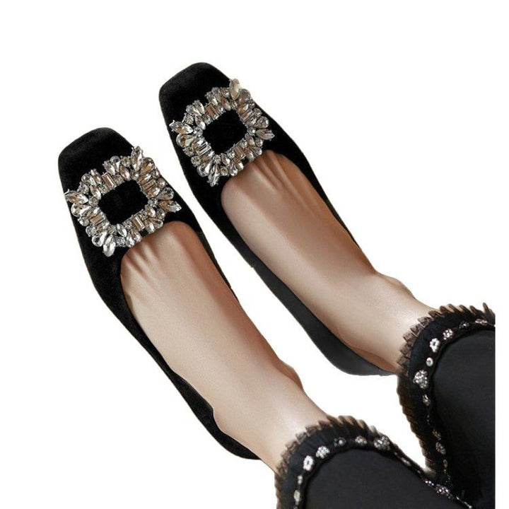 Dame elegante pumps med moderigtige smykkedetaljer og behagelig blokhæl Stilla