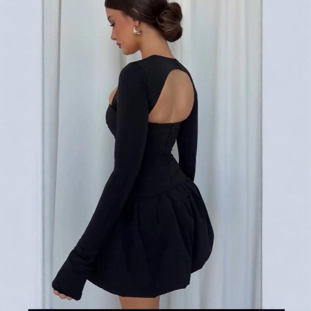 Kvinders mini kjole med off-shoulder design og lange ærmer Skovae