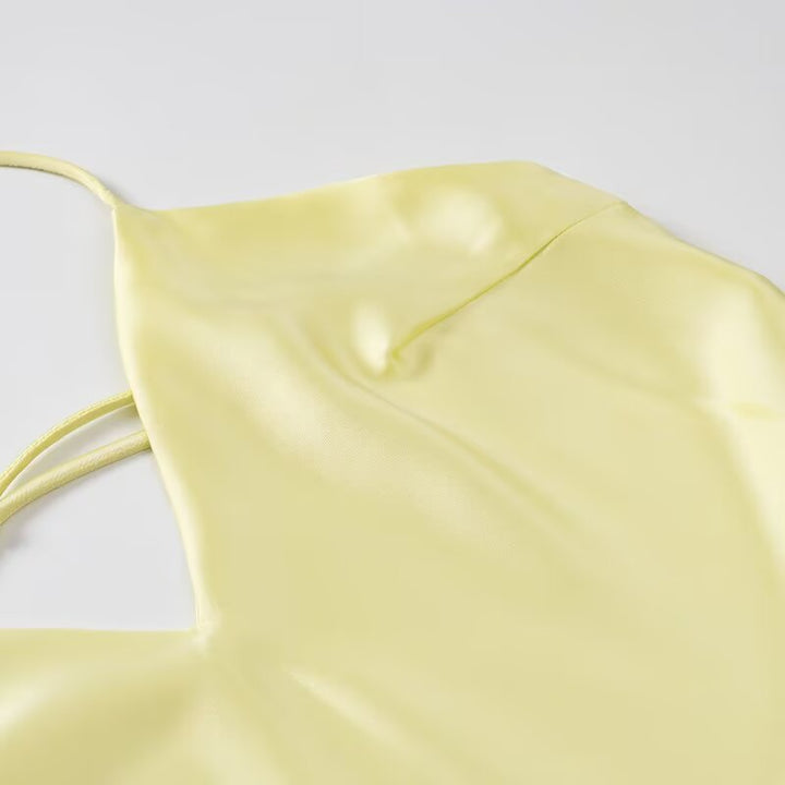 Femme Spaghetti-strop maxi kjole med kryds-bagdetalje Stilla