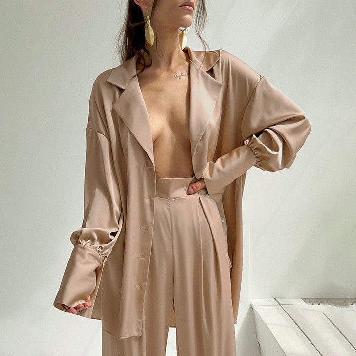 Dame natkjole-sæt i flydende satin med brede ben og oversized skjorte Stilla