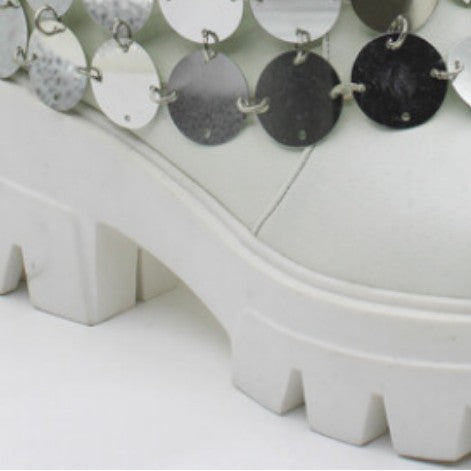 Femme Chunky High-Top platformstøvler med dekorative metalliske skiver Stilla