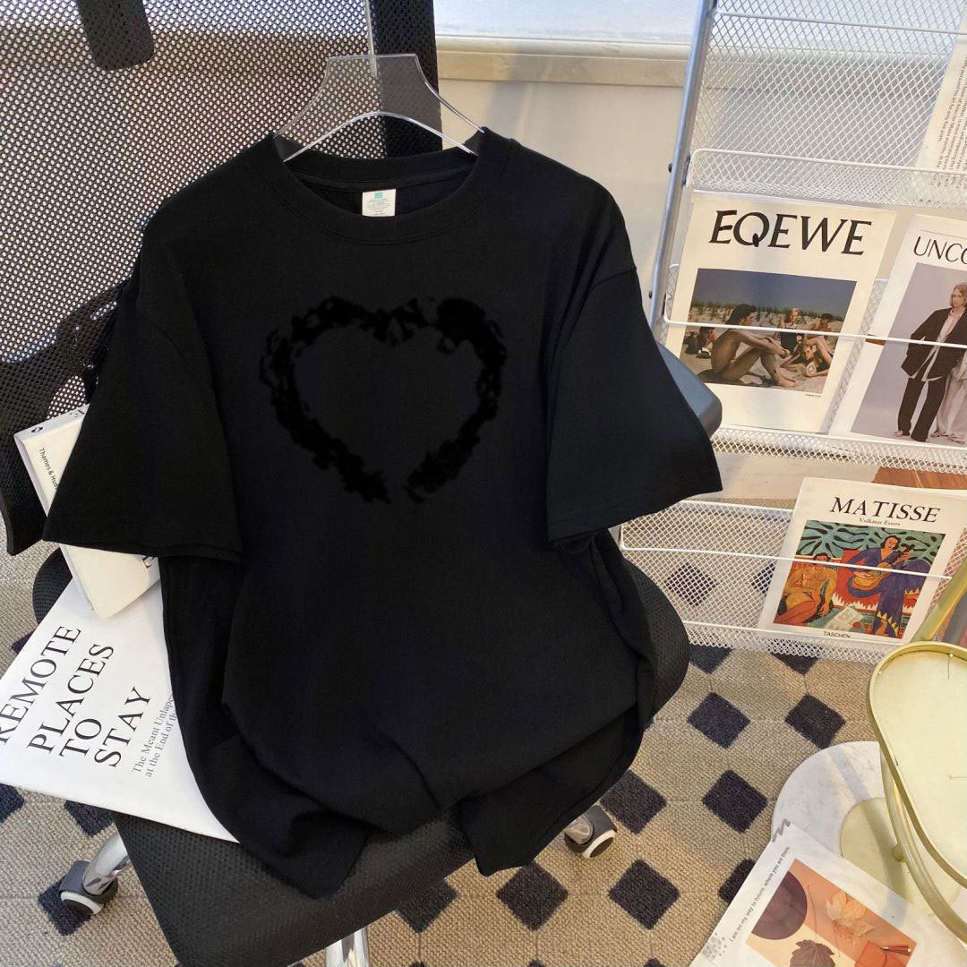 Dame T-shirt med kreativ hjerte-design og afslappet pasform Stilla