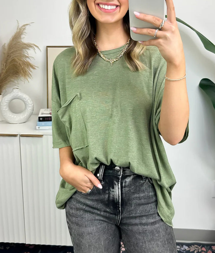 Dame behagelig oversized T-shirt med brystlomme i let stof Stilla