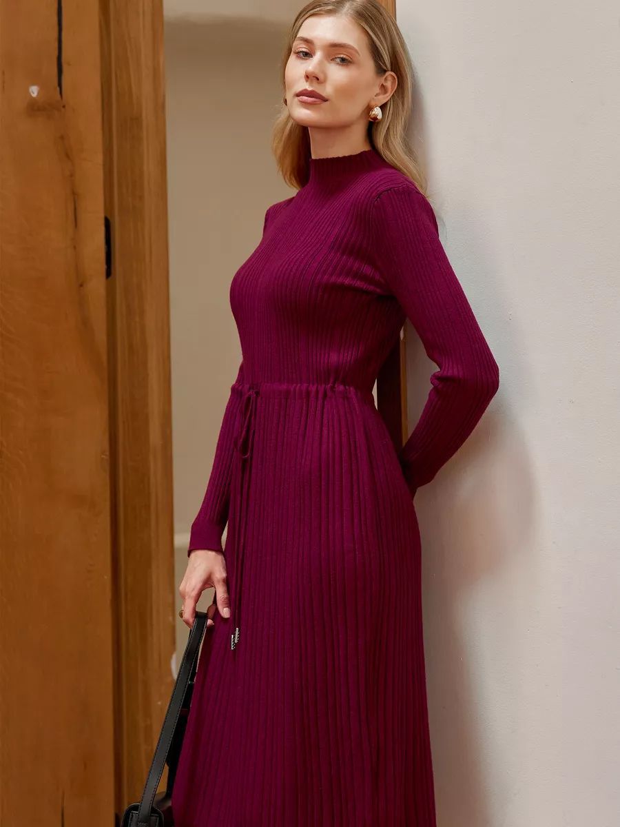 Dame strikkjole med taljebånd og elegant ståkrave Stilla