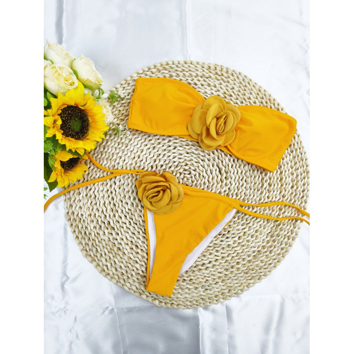 Dame bandeau bikini med blomsteraccent og justerbare stropper Skovae