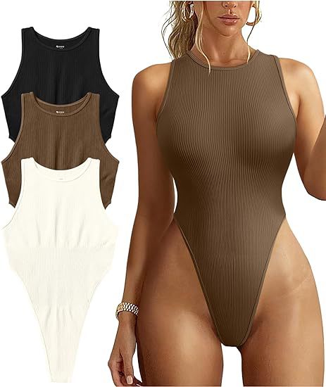 Dame badesuit med elegant, figursyet snit og høj halsudskæring Stilla
