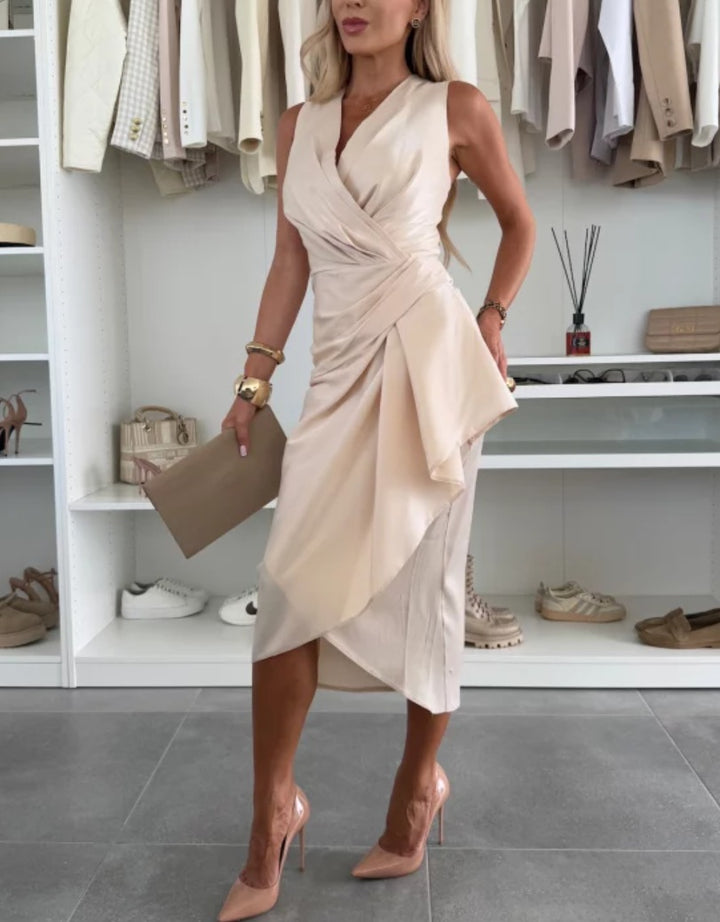 Dame wrapped dress med elegant drapering og asymmetrisk søm Stilla