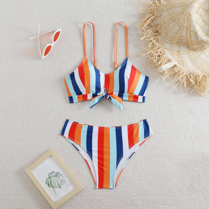 Damer Bikini-sæt med moderigtigt knude-front design og farverigt stribemønster Stilla