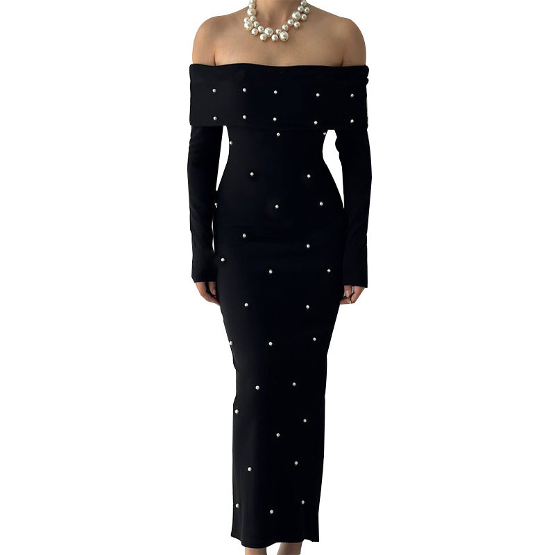 Dame off-shoulder maxikjole med elegant perleudsmykning og tætsiddende snit Skovae