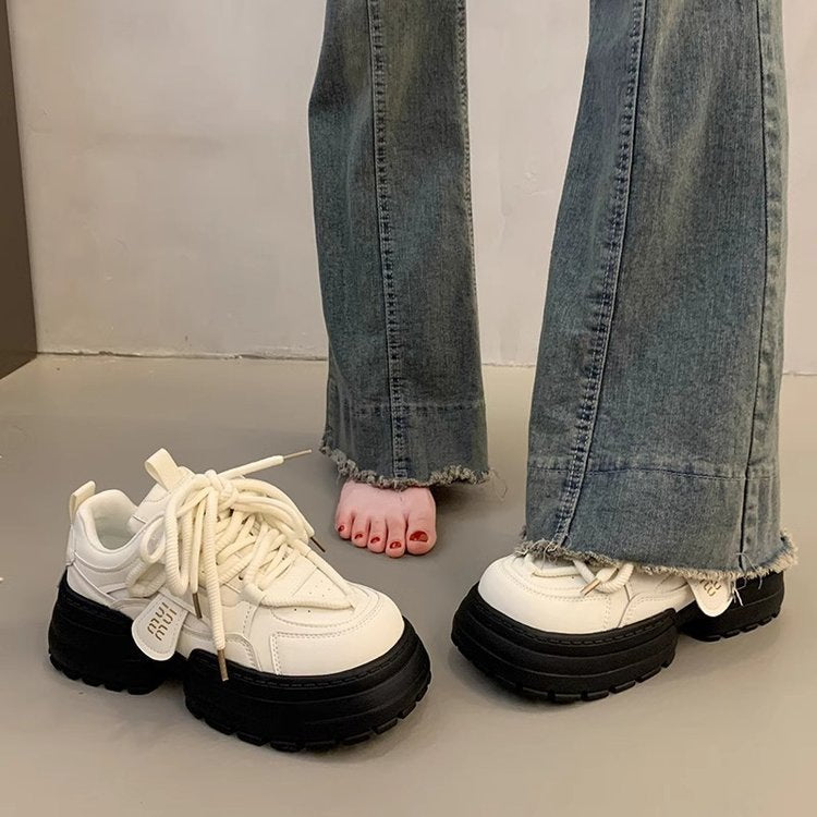 Dame Plateau-Sneakers med moderne design og stabil sål Stilla