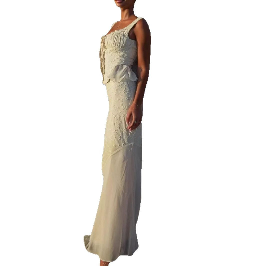 Kvinders elegante maxi kjole med off-shoulder design og sofistikerede flæsedetaljer