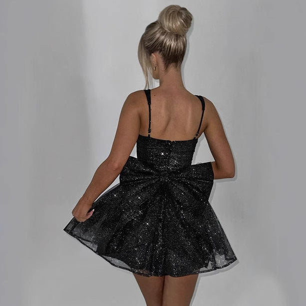 Kvinders festlige cocktailkjole med glitrende bodice og bred nederdel Skovae