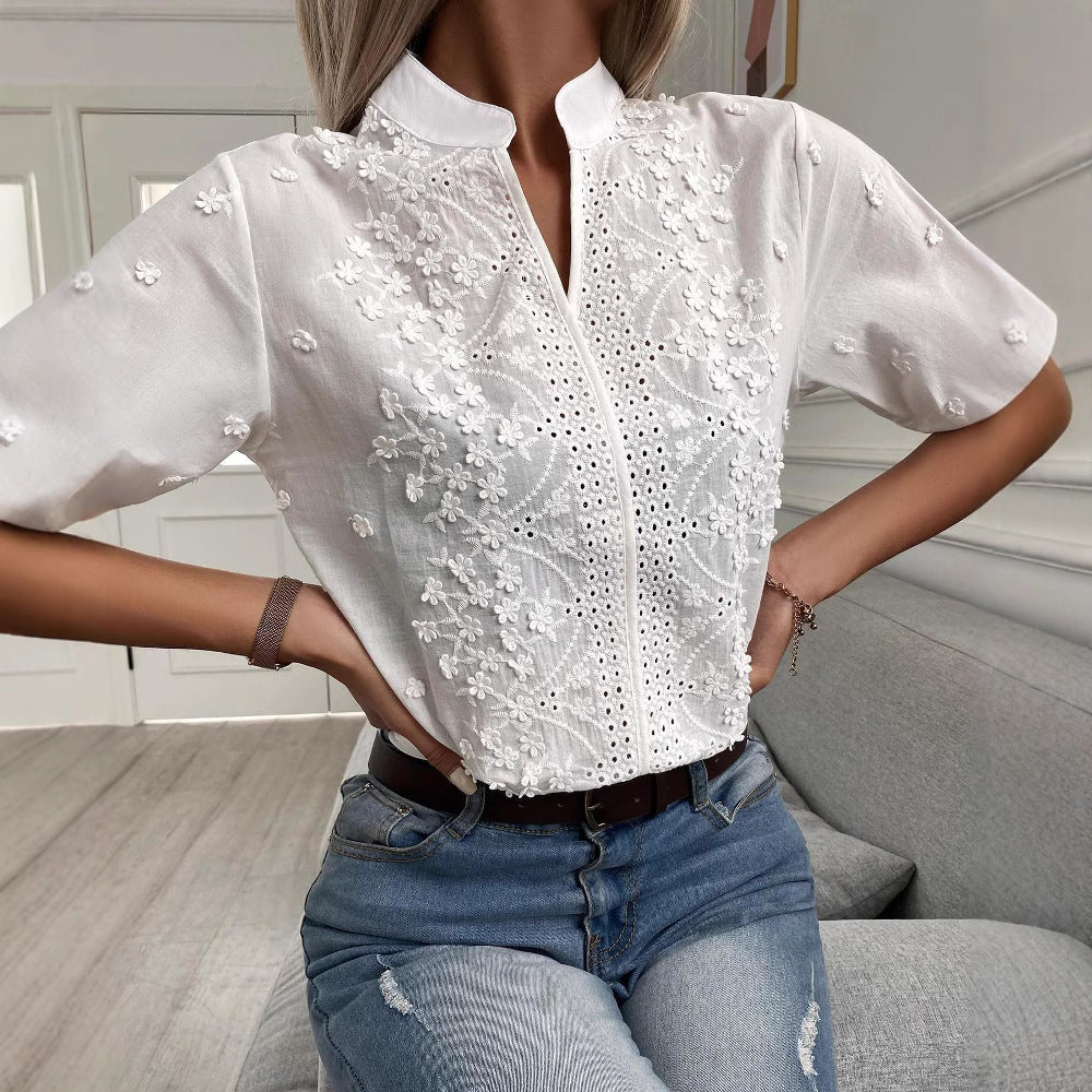 Dame broderet bluse med ståkrave og hulbroderi Stilla
