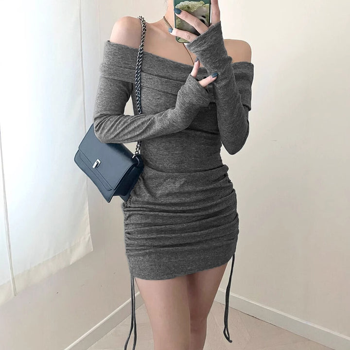 Dame Offshoulder-Langærmet skjorte med rynkning og snøringsdetaljer Skovae