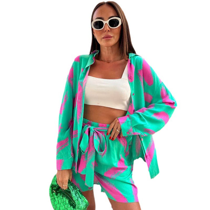 Dame behagelig sommeroverdel- og shorts-kombination Stilla