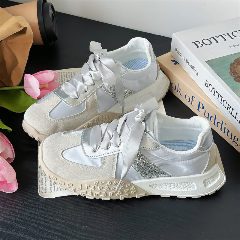Dame Sneakers lavet af åndbart tekstil med skridsikker sål og moderigtigt snøresystem Stilla