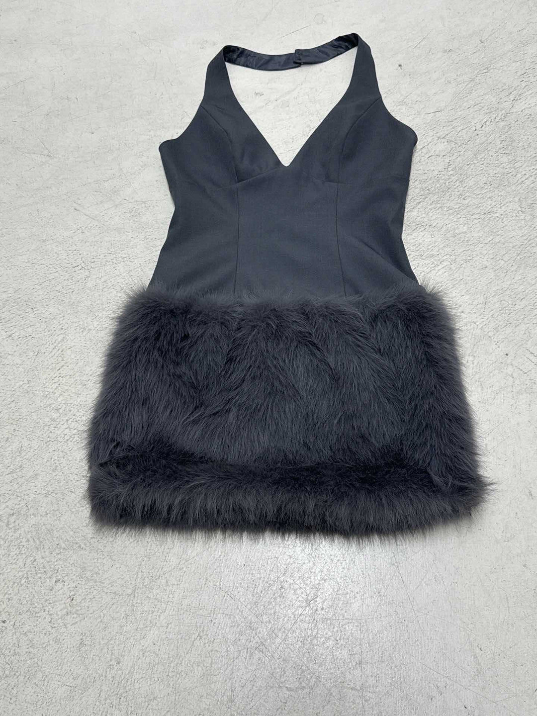 Damen elegantes Abendkleid mit gefüttertem Fellbesatz Skovae