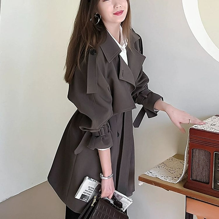 Dame mode trenchcoat med tekstureret design Stilla