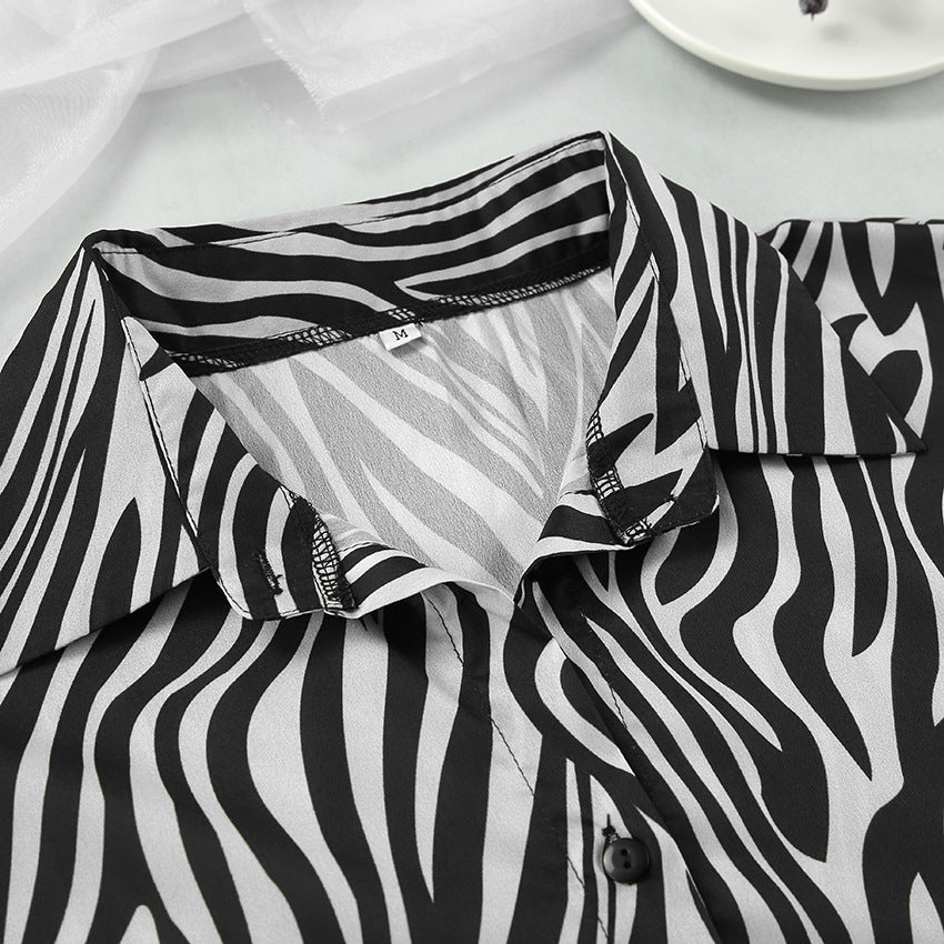 Dame fritidsdragt i moderne zebra-print med løs pasform og elastisk talje Stilla