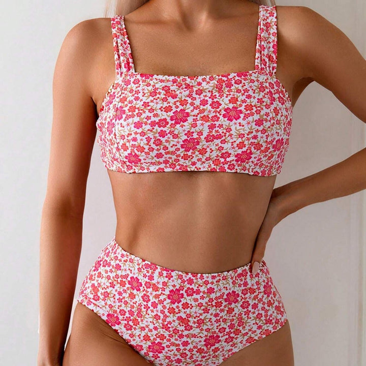 Dame bikinisæt med trendy top og højskåret trusse Stilla