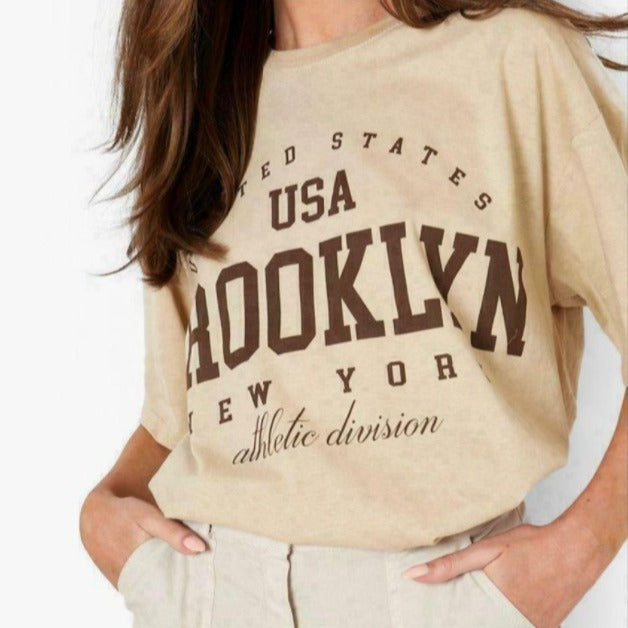Dame Oversized T-Shirt med sporty Brooklyn-design og afslappet fit Skovae