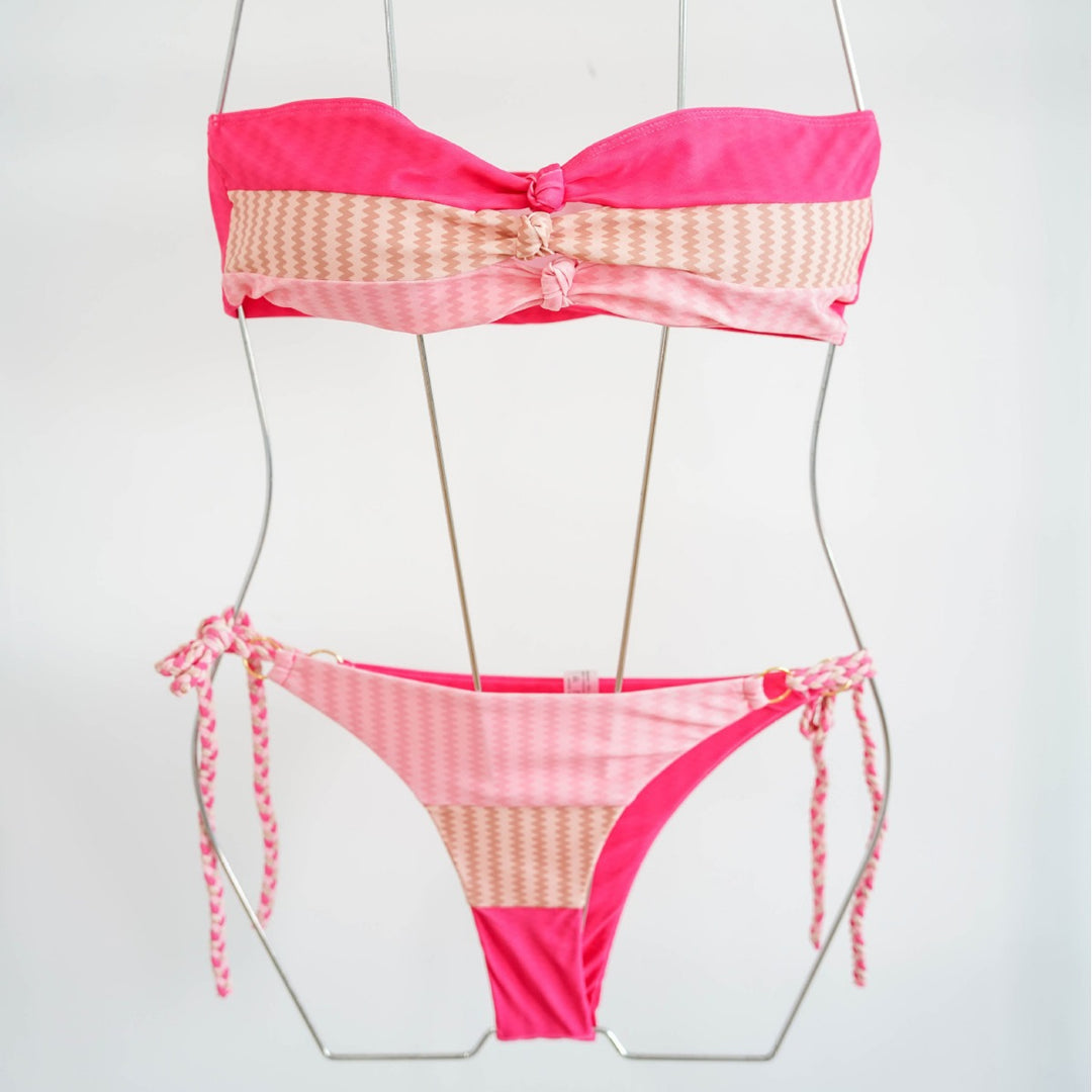 Dame Bandeau-bikini med raffinerede knudedetaljer og legende design Skovae