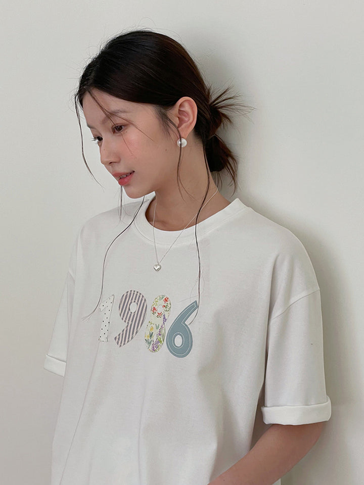 Dame T-shirt med kreativ grafisk tryk og afslappet pasform Stilla