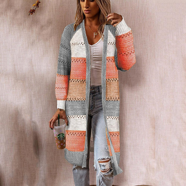Dame strikket cardigan i retro patchwork stil med lange ærmer og åben front Stilla