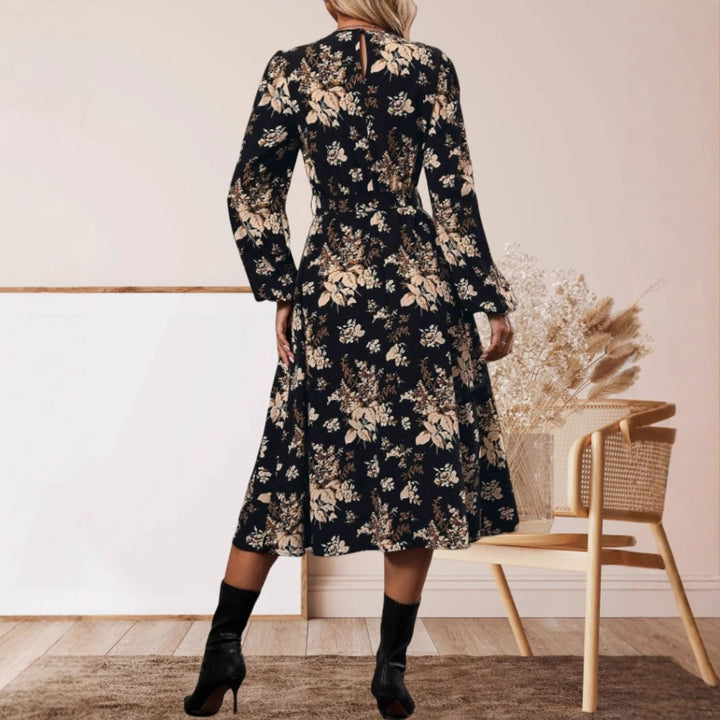 Dame Midi-kjole med klassisk snit og blomsterudsmykninger Stilla