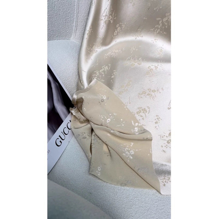 Damer elegant, flydende satin nederdel med delikat blomstermønster og høj talje Stilla