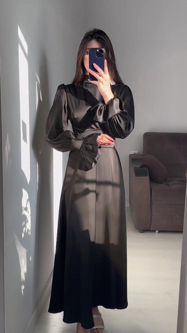 Dame elegant langærmet kjole med flot rufflesdetalje og taljeindsats Stilla